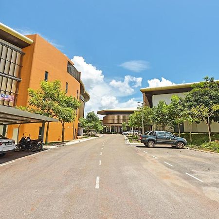 Capital O 90614 Cvia Ummul Hotel Padang Besar Ngoại thất bức ảnh