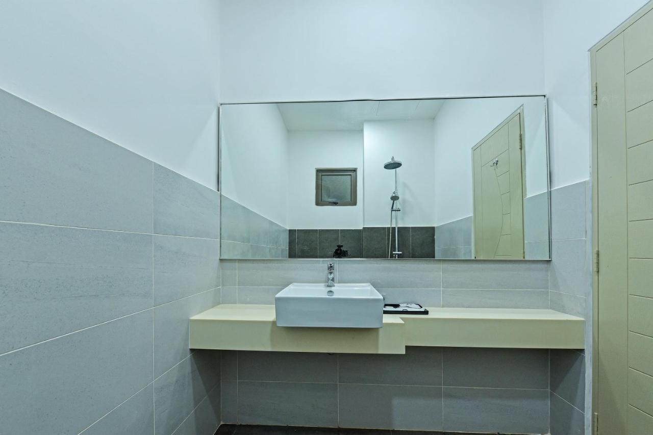 Capital O 90614 Cvia Ummul Hotel Padang Besar Ngoại thất bức ảnh