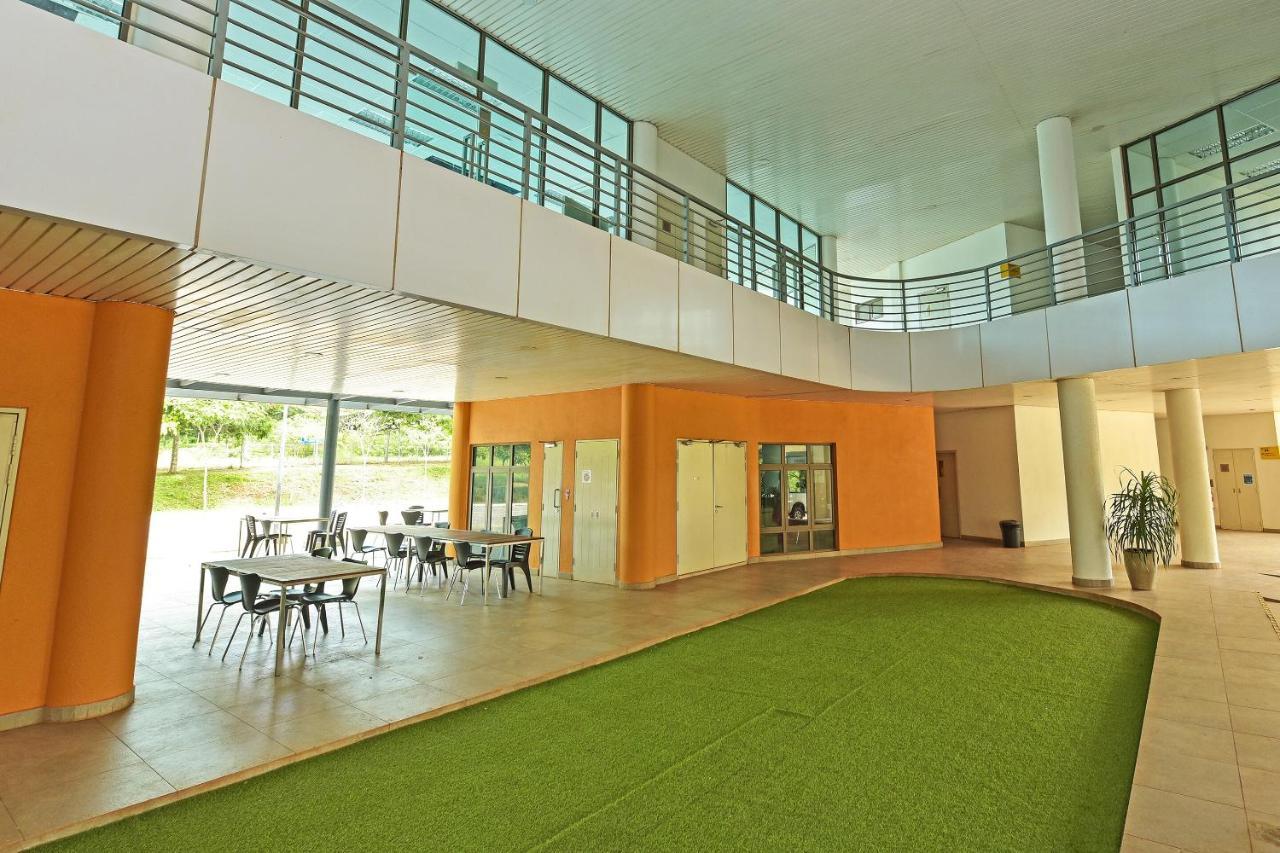 Capital O 90614 Cvia Ummul Hotel Padang Besar Ngoại thất bức ảnh