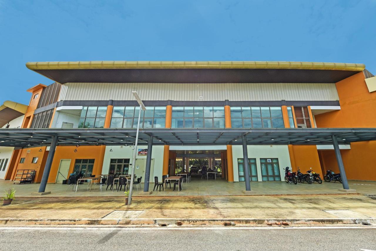 Capital O 90614 Cvia Ummul Hotel Padang Besar Ngoại thất bức ảnh