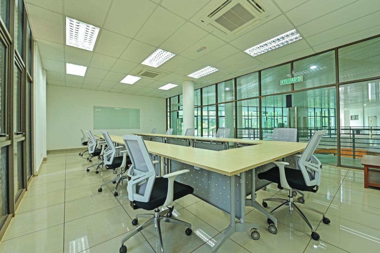 Capital O 90614 Cvia Ummul Hotel Padang Besar Ngoại thất bức ảnh