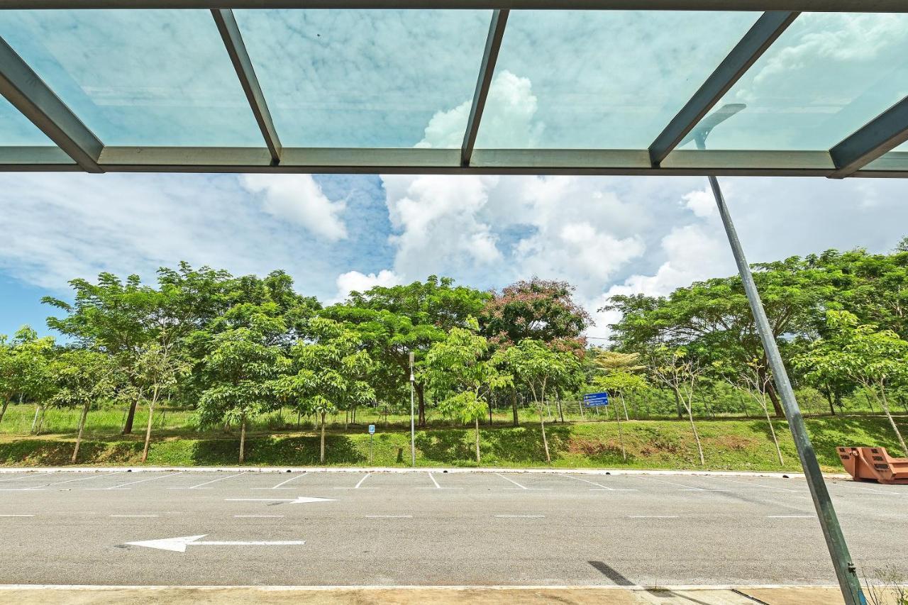 Capital O 90614 Cvia Ummul Hotel Padang Besar Ngoại thất bức ảnh