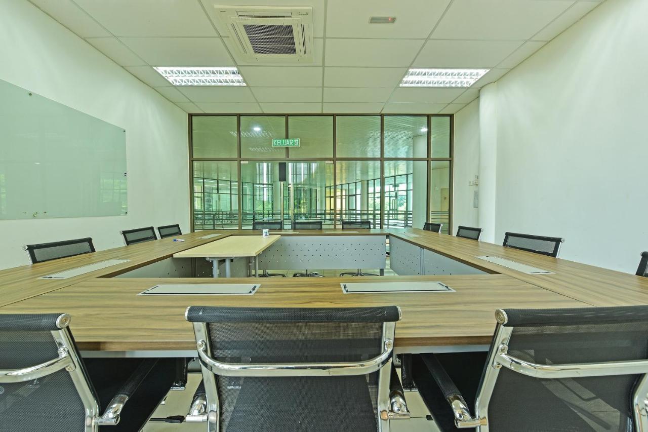 Capital O 90614 Cvia Ummul Hotel Padang Besar Ngoại thất bức ảnh