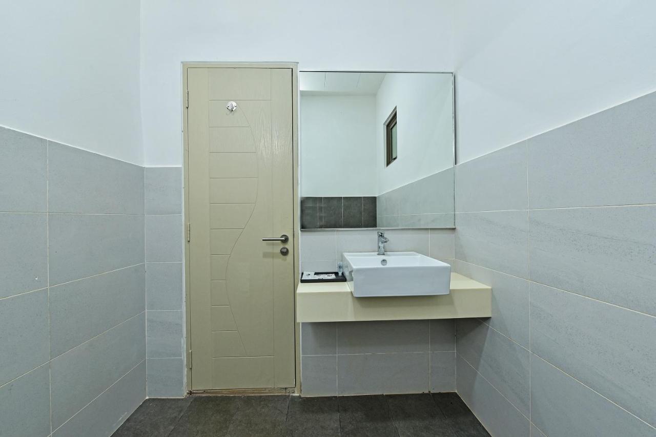 Capital O 90614 Cvia Ummul Hotel Padang Besar Ngoại thất bức ảnh